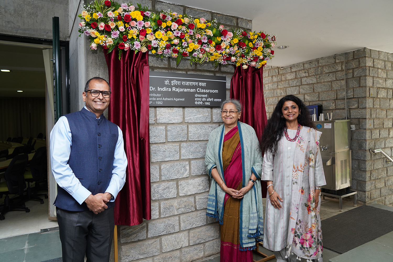 Prof. Rajaraman with donors Ashwini and Sharda Agarwal PGP 1992