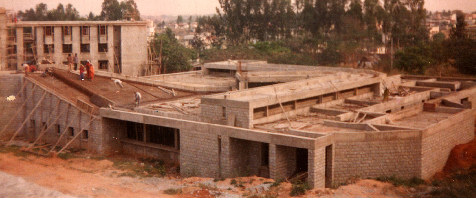 Group old students at IIMB