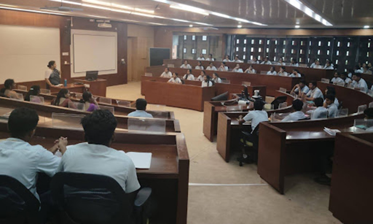 Prof. Swati Bandi speaks to Vidya Sanskaar students on the Art of Communication at IIM Bangalore