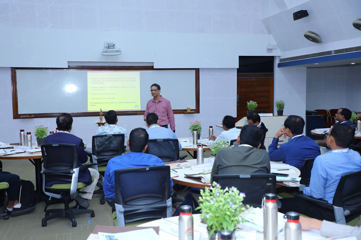 Prof. Sushanta K Mishra, OB&HRM area, delivered the inaugural session on leadership and teamwork.