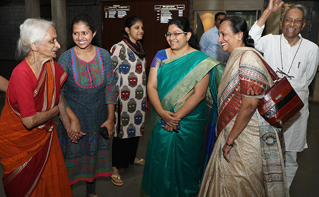 IIMB alumni raise INR 2 crore; dedicate classroom on campus to faculty member