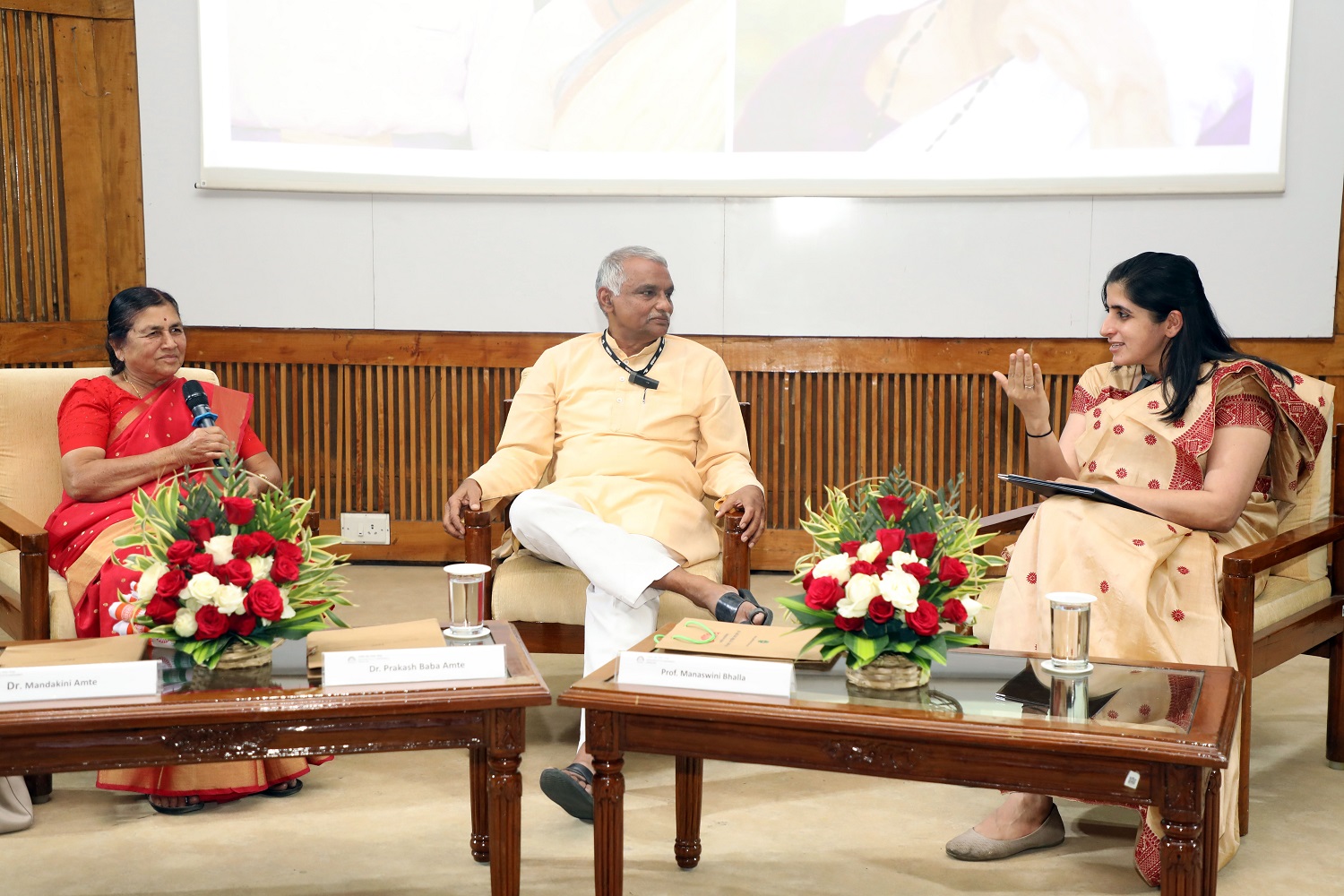 Magsaysay awardees Dr. Prakash Baba Amte, and Dr. Mandakini Amte, in conversation with Prof. Manaswini Bhalla, faculty from the Economics and Social Sciences area at IIMB, at ‘Sanvad’, the finale of the EPGP Seminar Series, hosted by the students of IIMB’s one-year MBA program, on February 05, 2020.