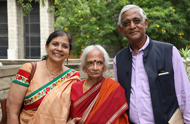 IIMB alumni raise INR 2 crore; dedicate classroom on campus to faculty member