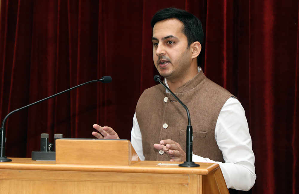 Chief Guest Tushar Arora, Sr. Financial Sector Specialist, The World Bank, speaks to the students during the event. 