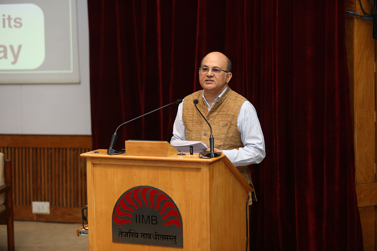Prof. Rishikesha T Krishnan, Director, IIMB, shares the highlights of the Institute’s achievements in the year gone by and invites Ms Madhabi Puri-Buch to deliver the 49th Foundation Day lecture.