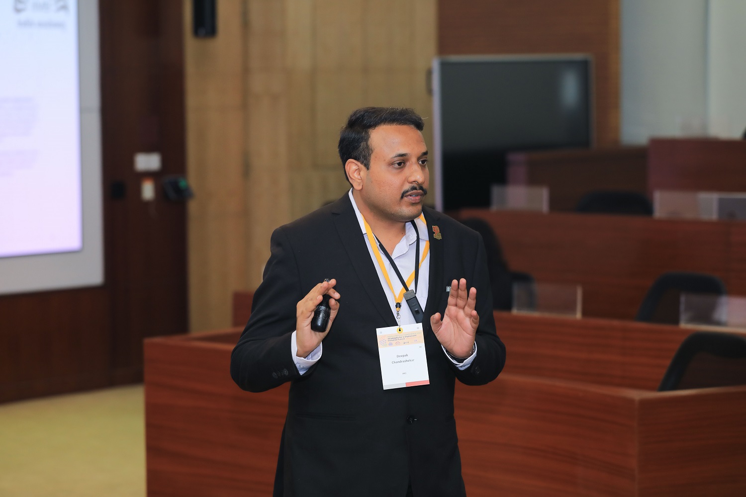 Prof. Deepak Chandrashekar, Strategy Area, IIMB, conducts a workshop on ‘Text Analysis’.