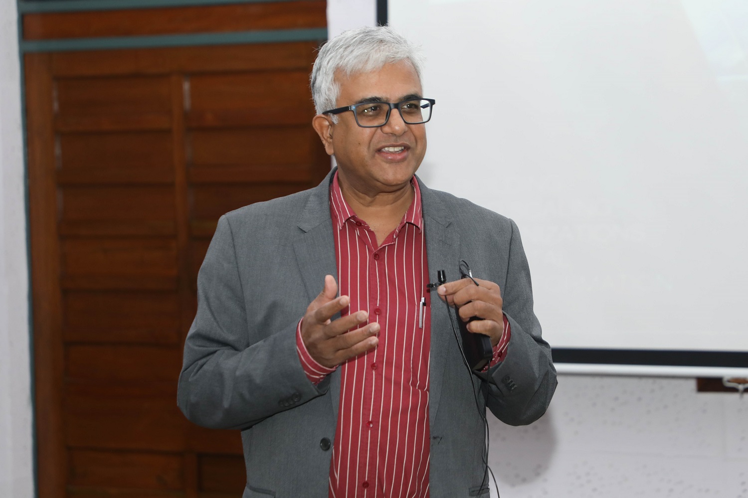 S Parthasarathy, Chief Programme Officer, Executive Education Programmes, IIMB, delivers the welcome address.