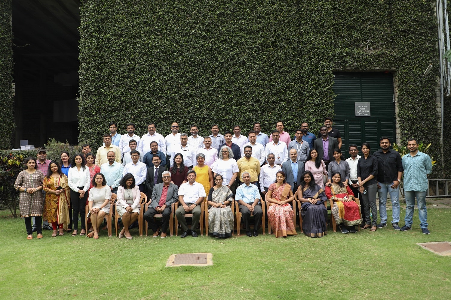 A snapshot of the speakers and participants of the conference.
