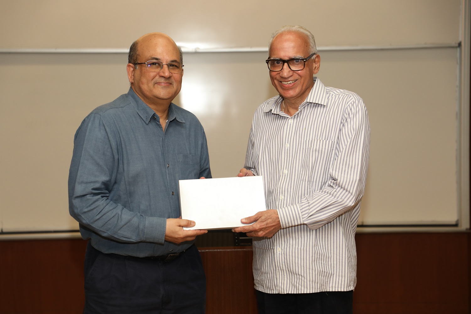 Prof. Prasanna Chandra is felicitated by the IIMB Director, Prof. RT Krishnan.
