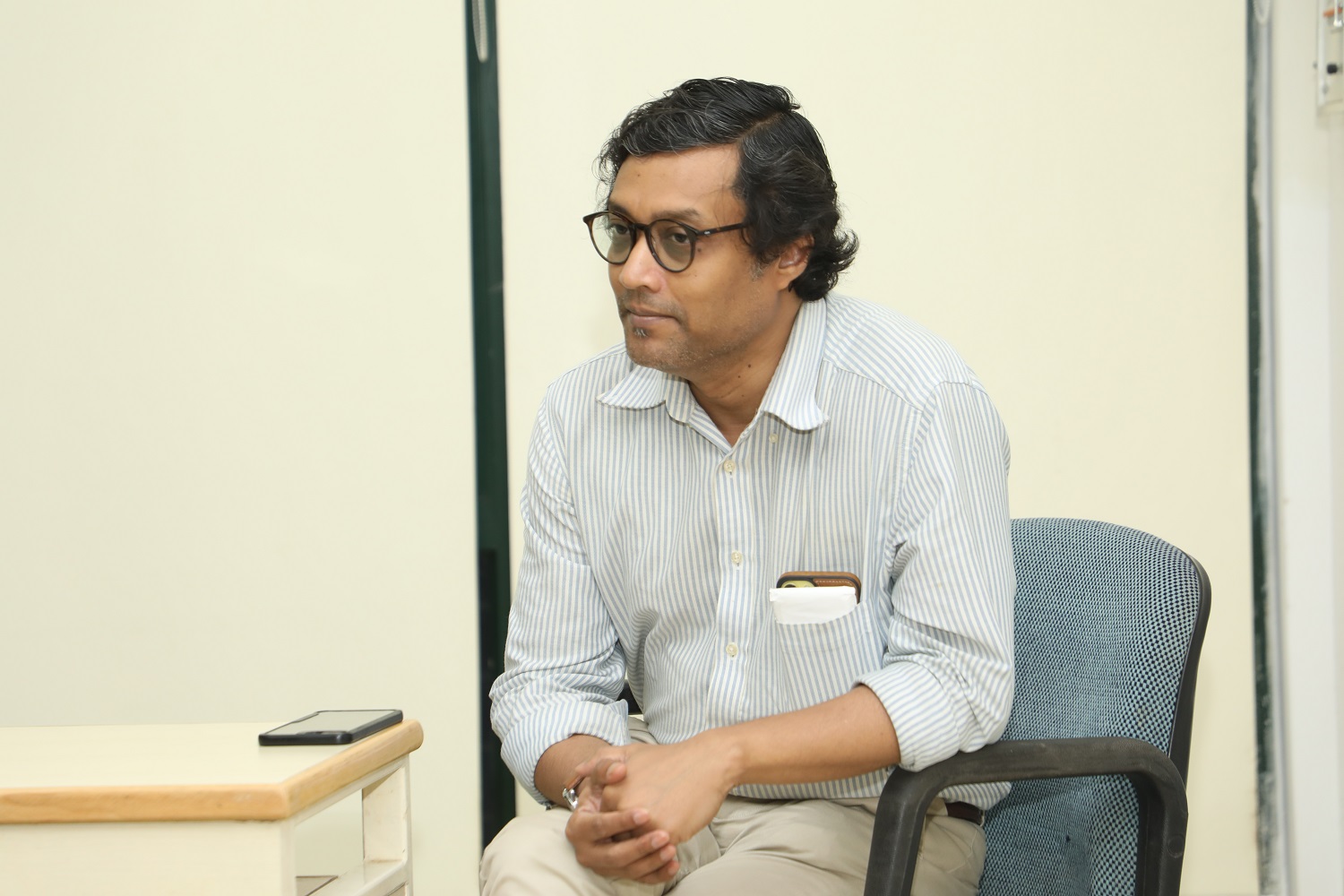 Prof. Thirthatanmoy Das spoke on how the students can develop their research credentials.