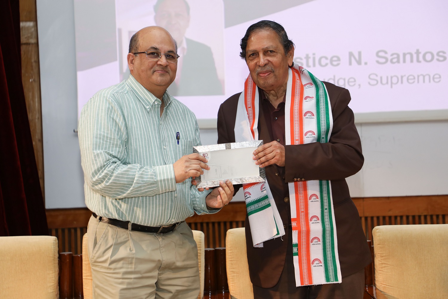 Prof. Rishikesha T Krishnan, Director, IIM Bangalore, felicitates Justice N. Santosh Hegde, Former Judge, Supreme Court of India, after the CPP Foundation Day Lecture.