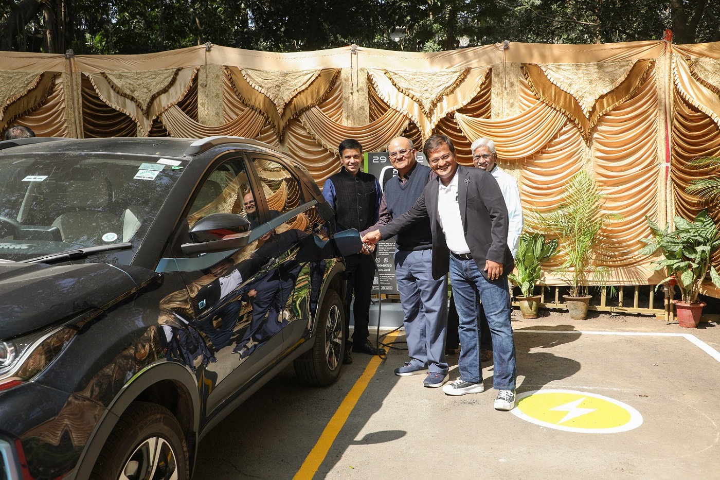 Prof. Rishikesha T Krishnan, Director, IIMB, Prof. Sourav Mukherji, Dean, Alumni Relations & Development, IIMB, Prof. Rajendra K Bandi, Dean, Administration, and  Mr. Iftikhar Ali, Founder & Managing Director, Pi EV, charge the first vehicle at the Pi EV station.