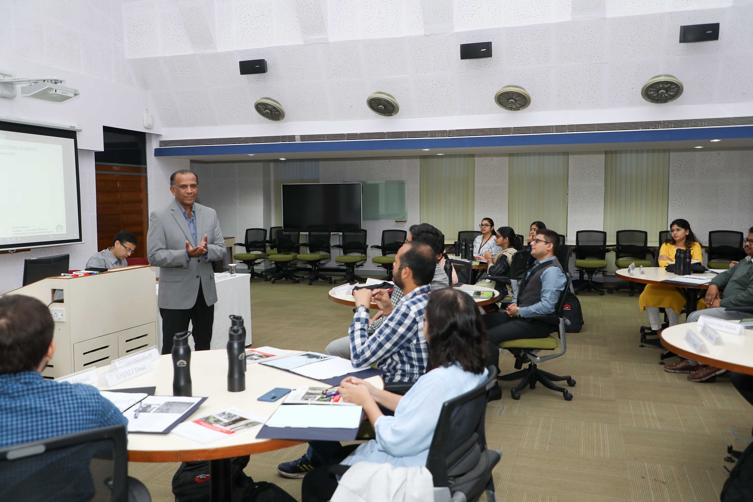 Dr. Arun Pereira delivers a session on ‘Drivers of Learning’ at the conference.