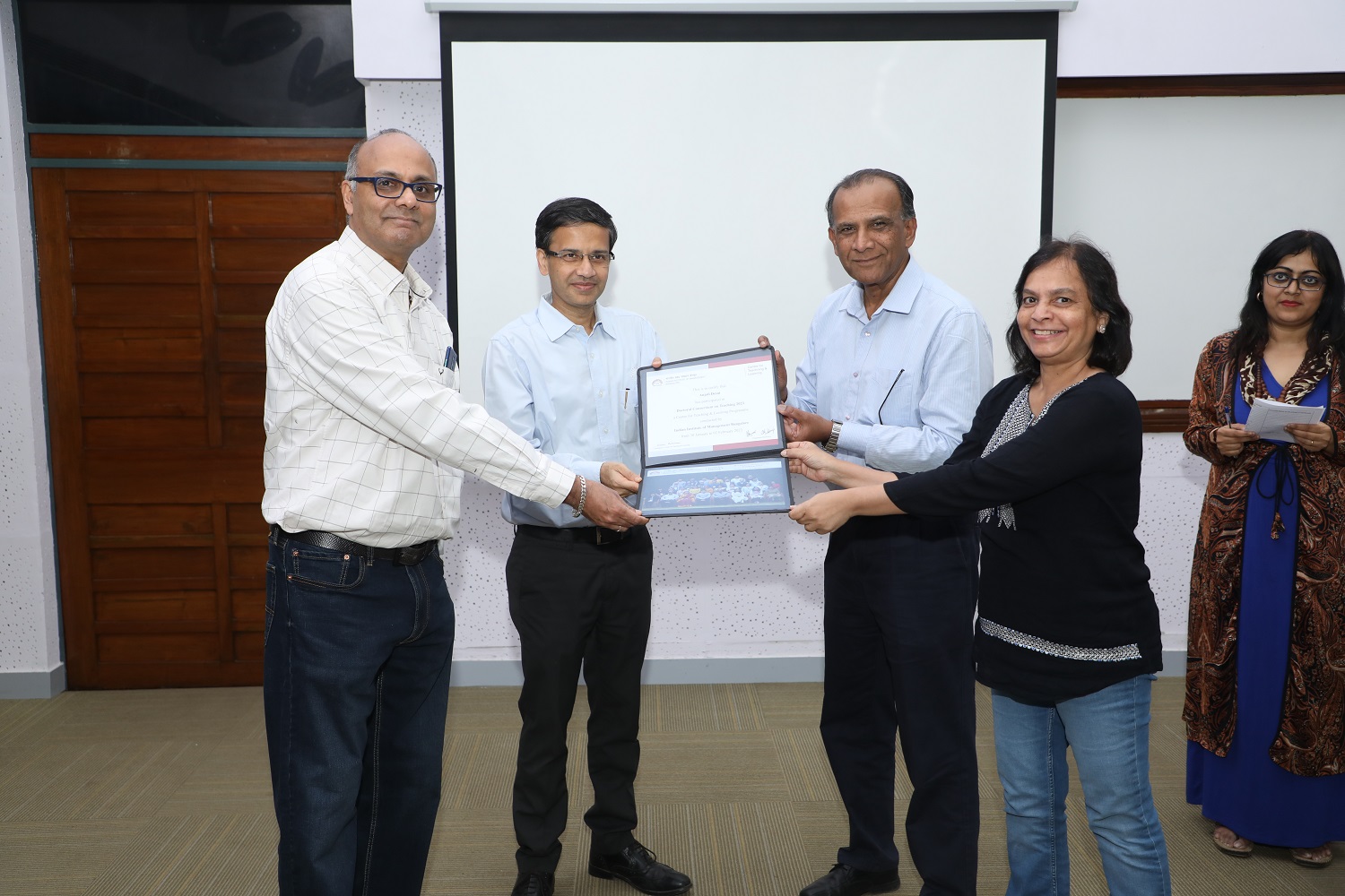 The participants receive certificates on the concluding day of the consortium.