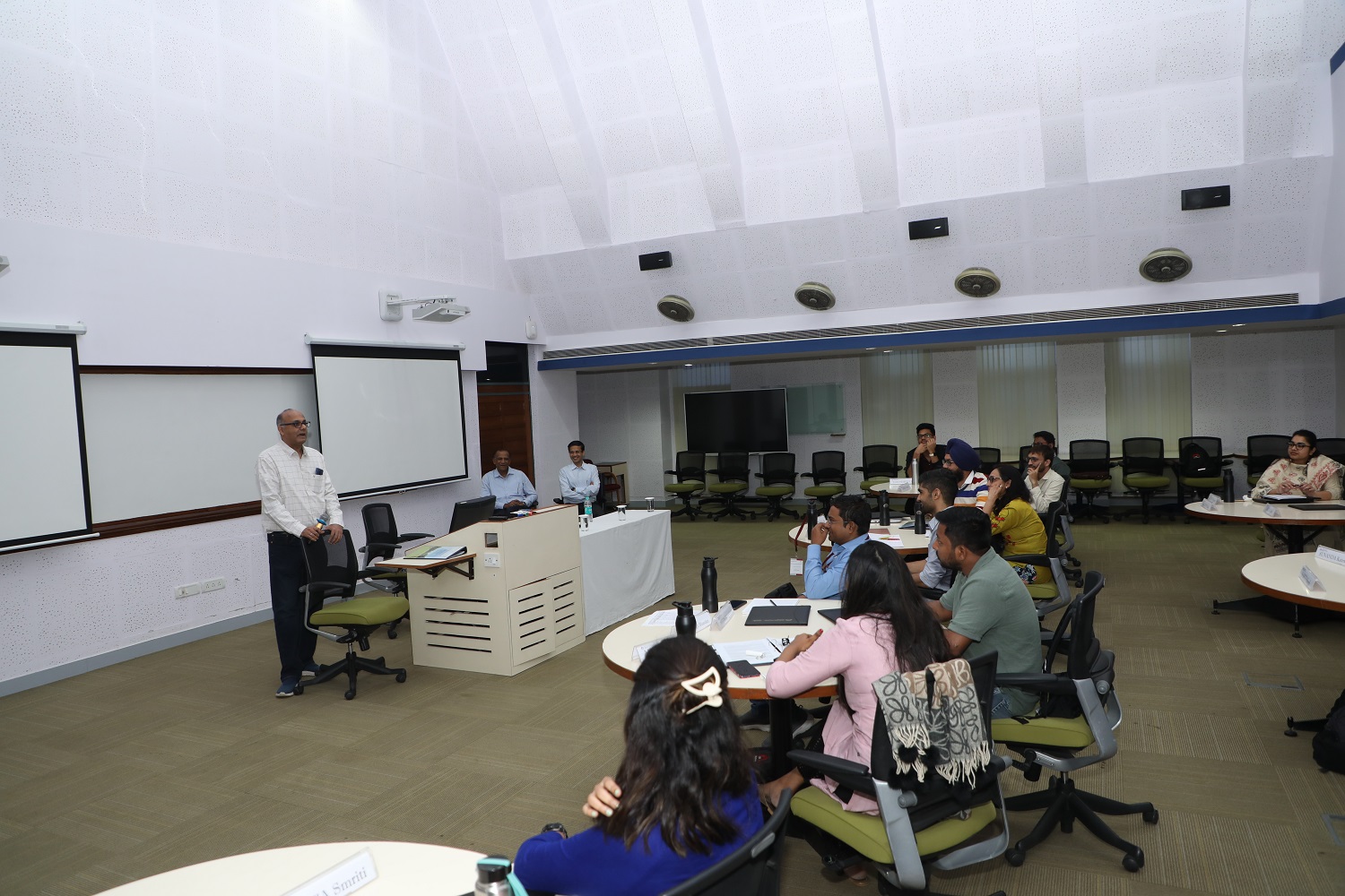Prof. Chetan Subramanian, Dean - Faculty and Chairperson, Centre for Teaching and Learning, interacts with the participants of the CTL conference.
