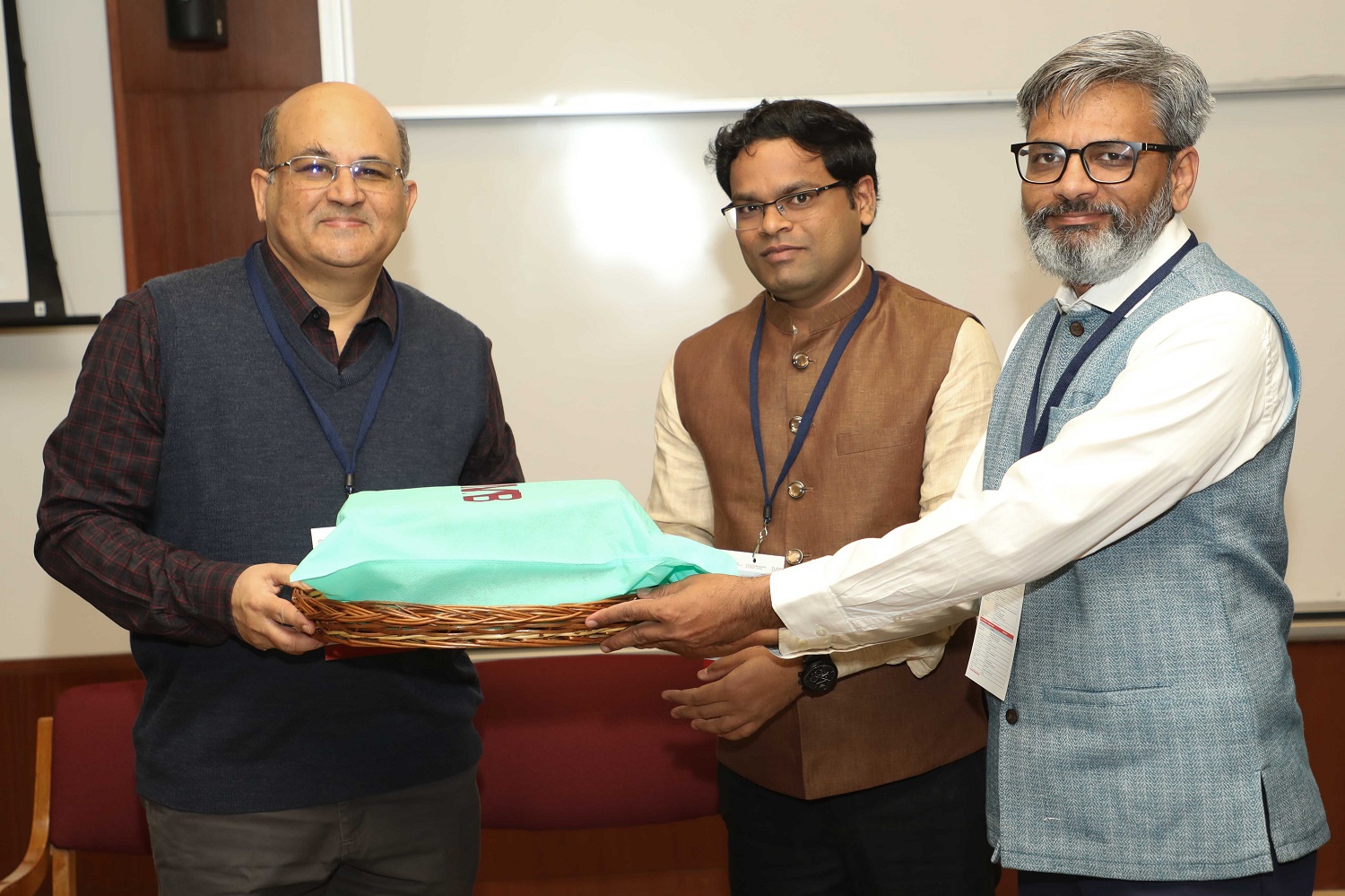 Conference Co-Chairs Dr. Rajeev R. Tripathi  and Dr. Apurva Sanaria thank Prof. Rishikesha T Krishnan after the inauguration.