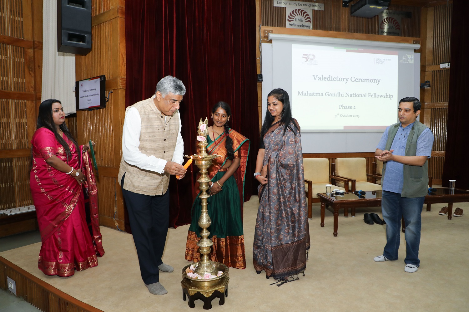 Shri Rajeev Gowda, Vice Chairman, Karnataka SITK, inaugurates the valedictory ceremony for Phase 2 of the Mahatma Gandhi National Fellowship Programme, on 31st October 2023.