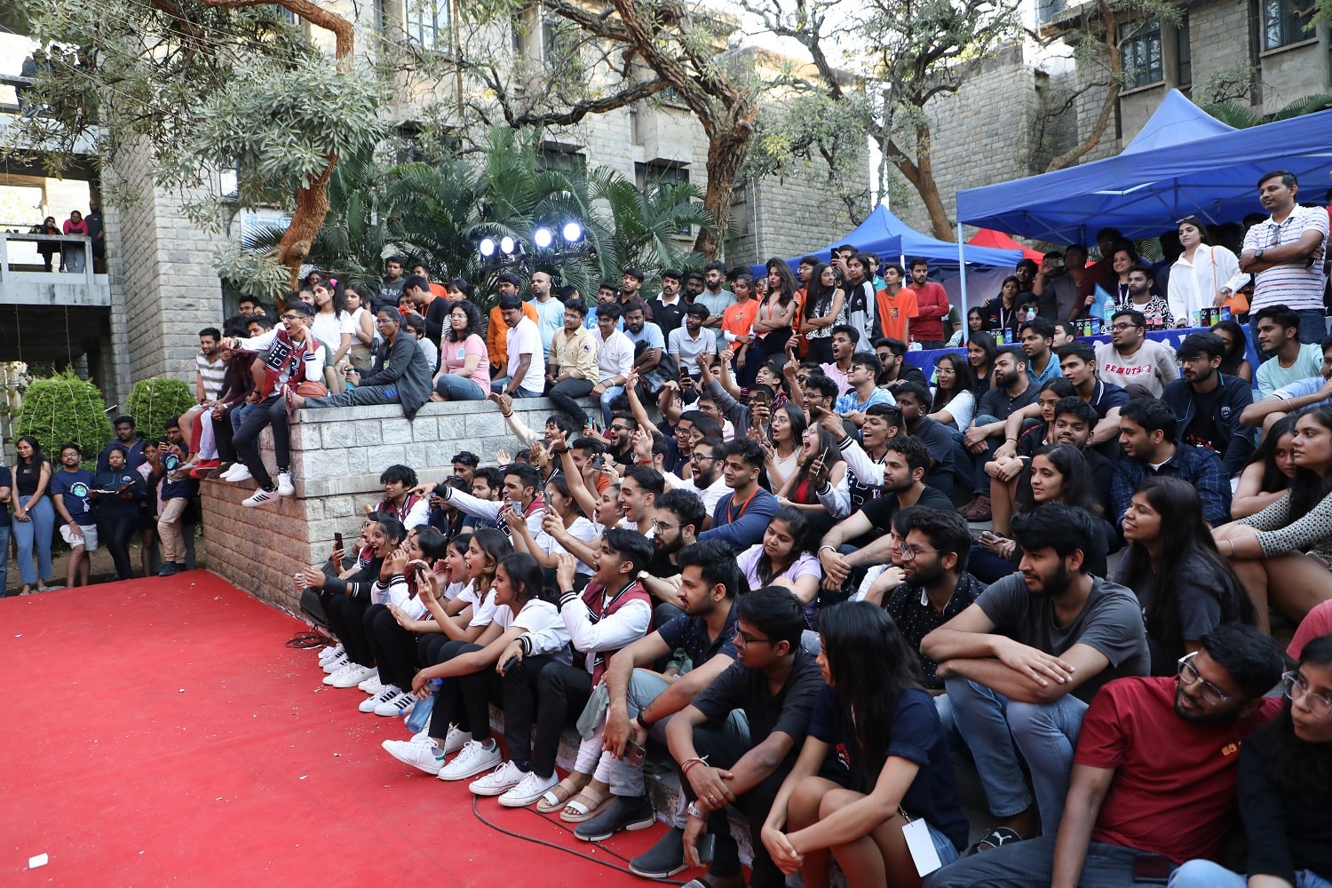 The audience enjoying the brilliant performances at Unmaad 2023 to the fullest.