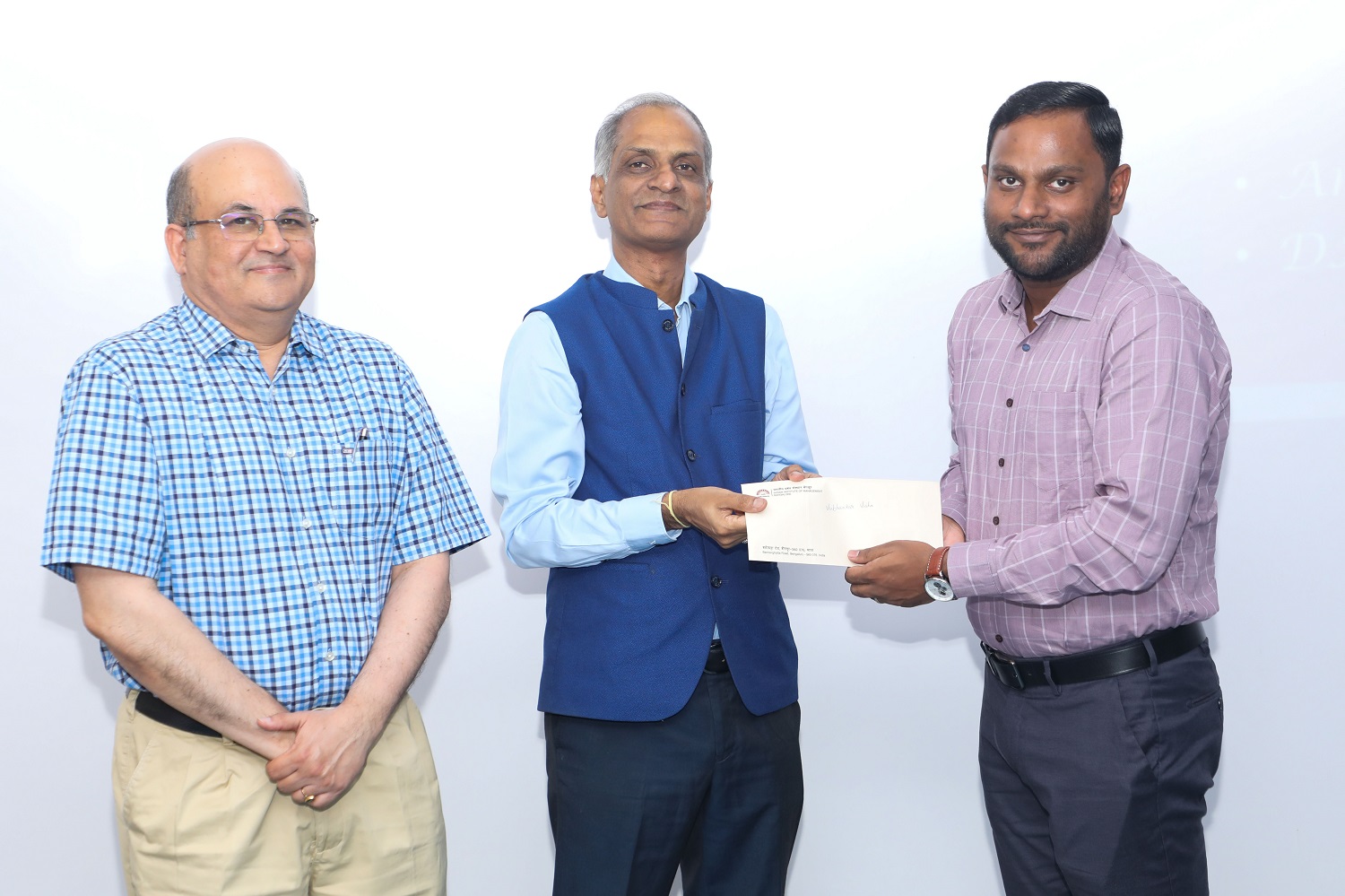 (L-R): Prof. Rishikesha T Krishnan, Director, IIMB and Narayan P S, Global Head – Sustainability and Social Initiatives, Wipro Ltd, award the Wipro Sustainability Fellowship to IIMB PhD student Subhankar Saha of the POM area.