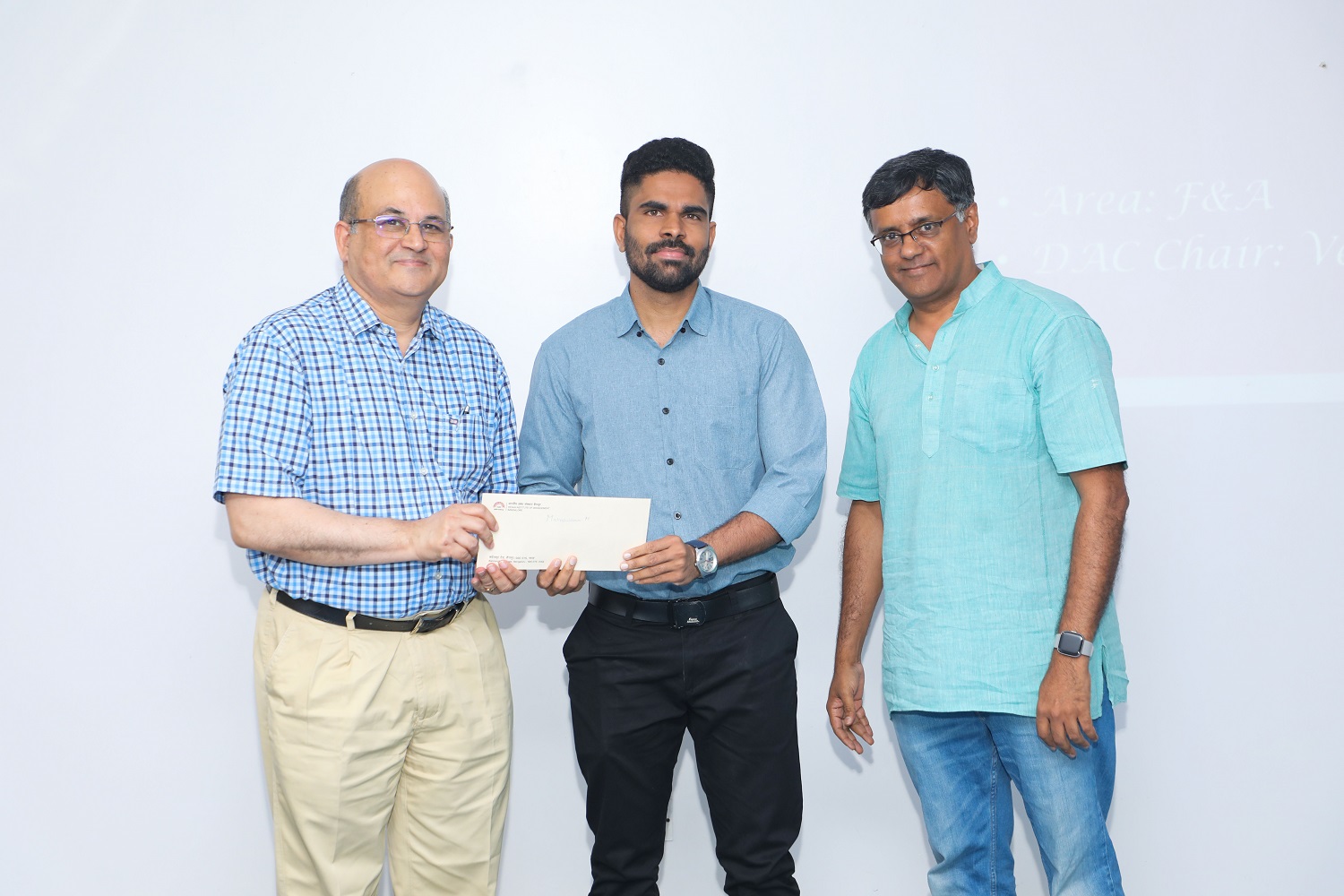 Mareeswaran M of the F&A area (middle), winner of the JR Fellowship Award, seen here being felicitated by Prof. Rishikesha T Krishnan, Director, IIM Bangalore and Prof. Venkatesh Panchapagesan, Chairperson, Real Estate Research Initiative and faculty of the Finance & Accounting area.