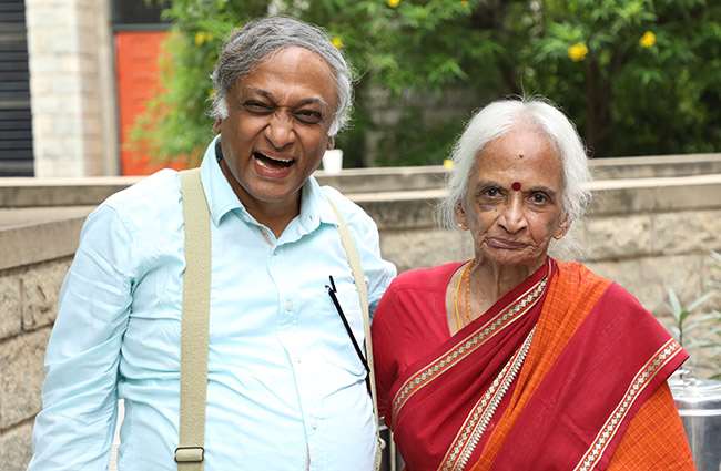 IIMB alumni raise INR 2 crore; dedicate classroom on campus to faculty member