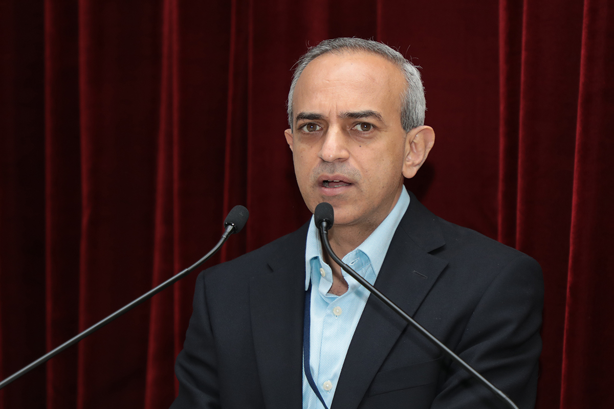 Prof. Ashok Thampy, Conference Convener and Faculty from the Finance & Accounting area at IIMB, gives the vote of thanks.