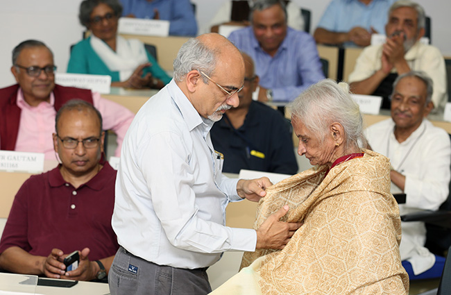 IIMB alumni raise INR 2 crore; dedicate classroom on campus to faculty member