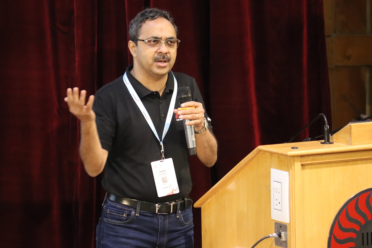 Anand Sri Ganesh, COO, NSRCEL, IIMB, welcomes speakers and participants to the entrepreneurship conference ‘SummitUp’ on 5th May 2023.