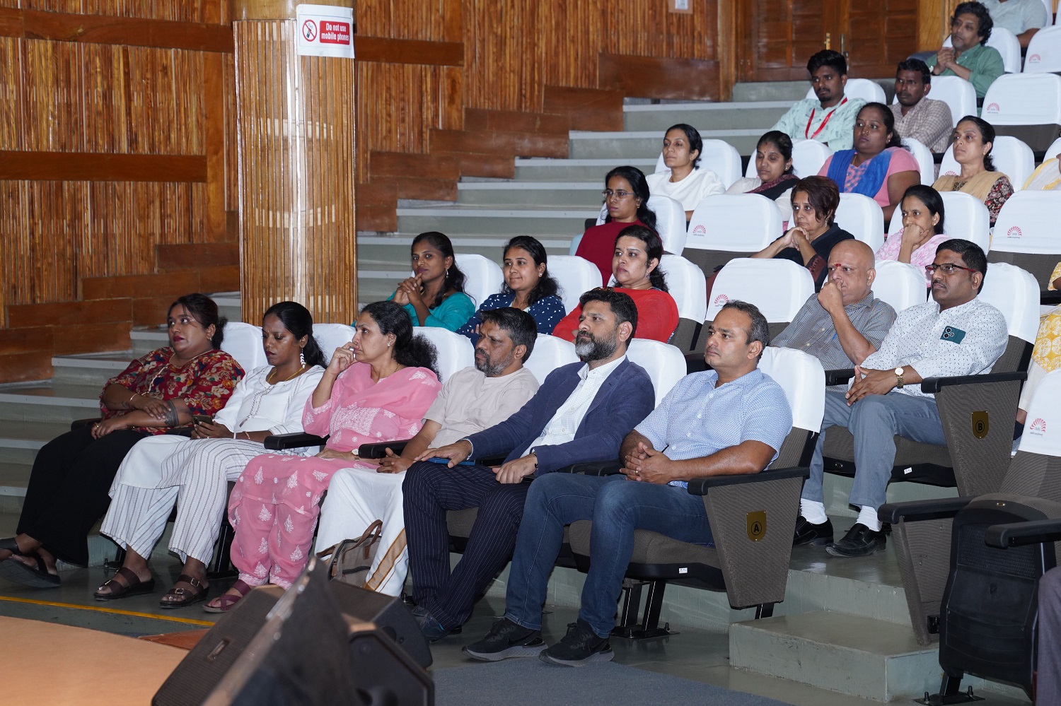 A section of the audience during a lecture on, ‘Ayurvedic Framework for Wellness’ delivered by Dr. Rama Jayasundar, Professor and Head, Department of NMR and MRI Facility, AIIMS, New Delhi, at IIM Bangalore on 13th November 2025.