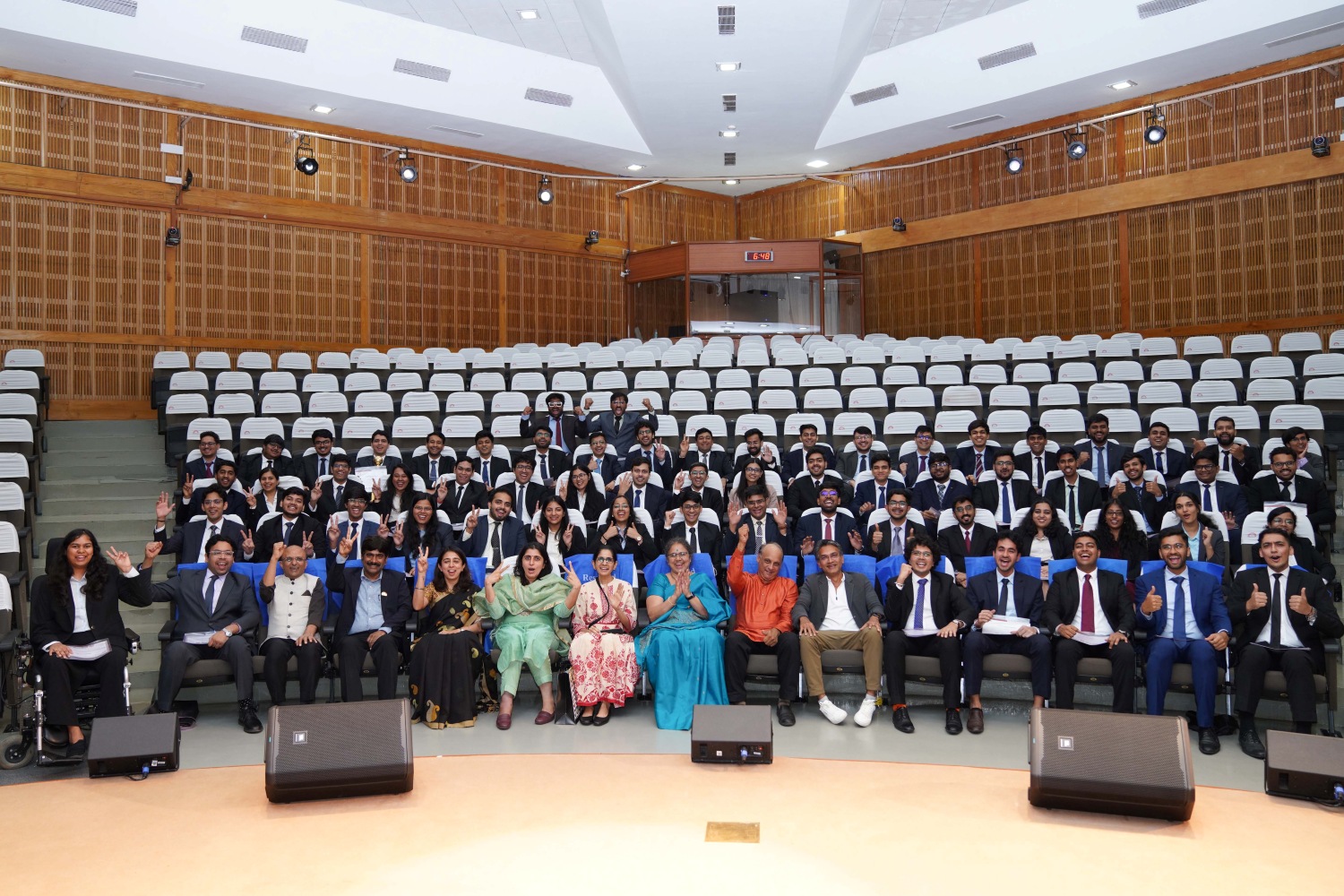 The recipients of the Director’s Merit List, Director’s Honours List, and other scholarships awardees with senior faculty members during the PGP & PGPBA reorientation ceremony at IIMB.