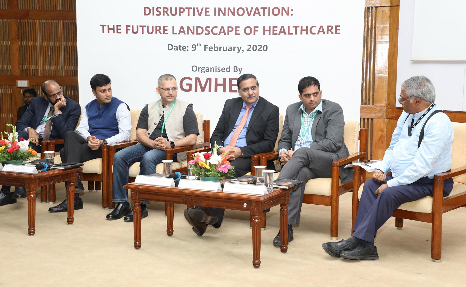 Prof. S. Raghunath, faculty from the Strategy area, IIMB, moderates the panel discussion on ‘Unique Challenges in Indian Healthcare Scenario’. (L-R) Dr. Hari Prasad Kavelamundi, President, Apollo Group – Hospitals, Dr. Manish Mattoo, Zonal Director, Fortis Healthcare, Dr. Harish Pillai CEO-India, Aster DM Healthcare, Dr. Raajiv Singhal, CEO, Care Hospital, Harikrishna, Executive Director, Medicover Hospitals, and Prof. S. Raghunath