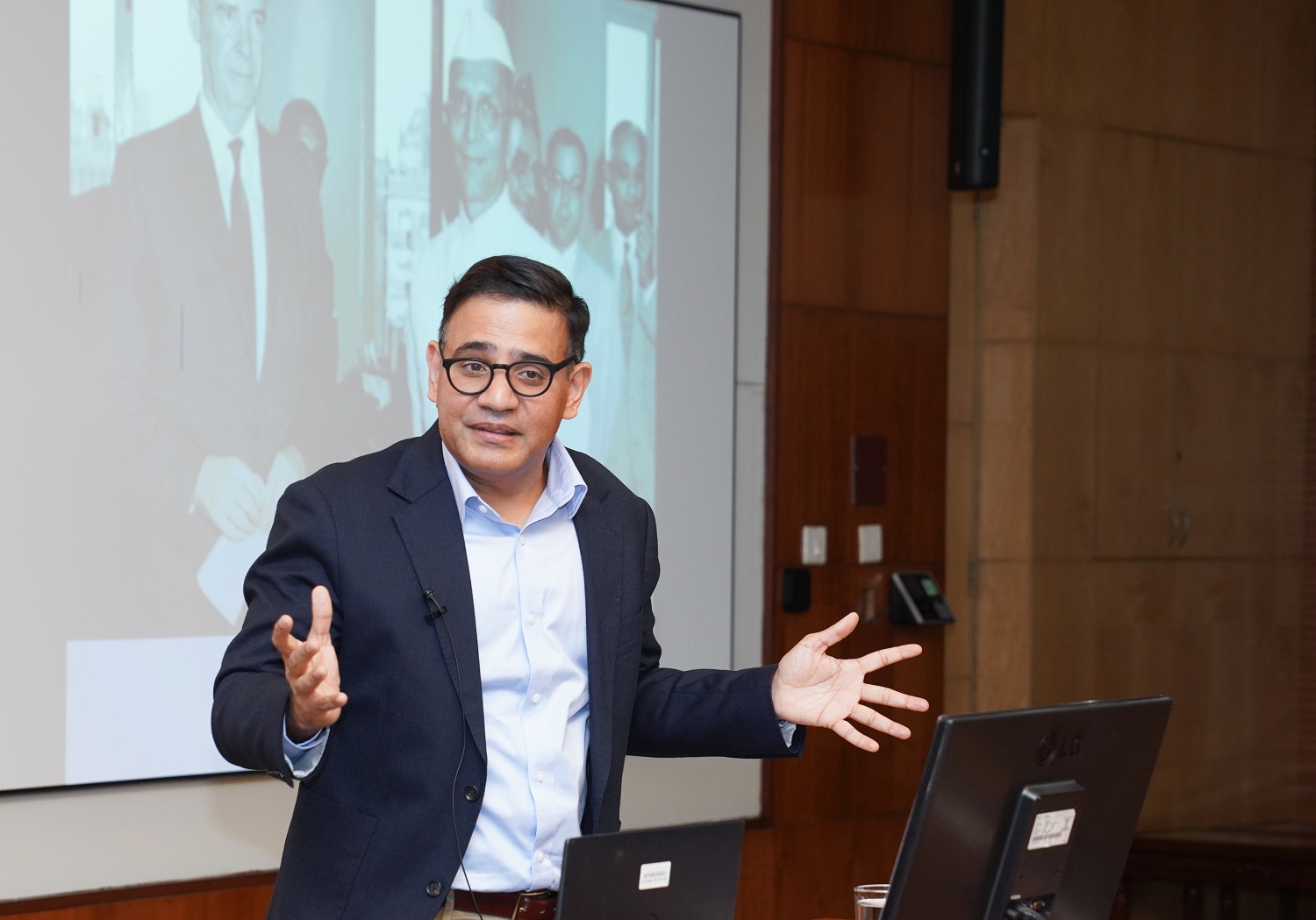 Vikram Raghavan, international lawyer and development practitioner, currently Lead Counsel at the World Bank, delivers the plenary talk on ‘Policymaking in a Multilateral World: Some Reflections from History and Practice’, at IIM Bangalore on 21 August 2025.