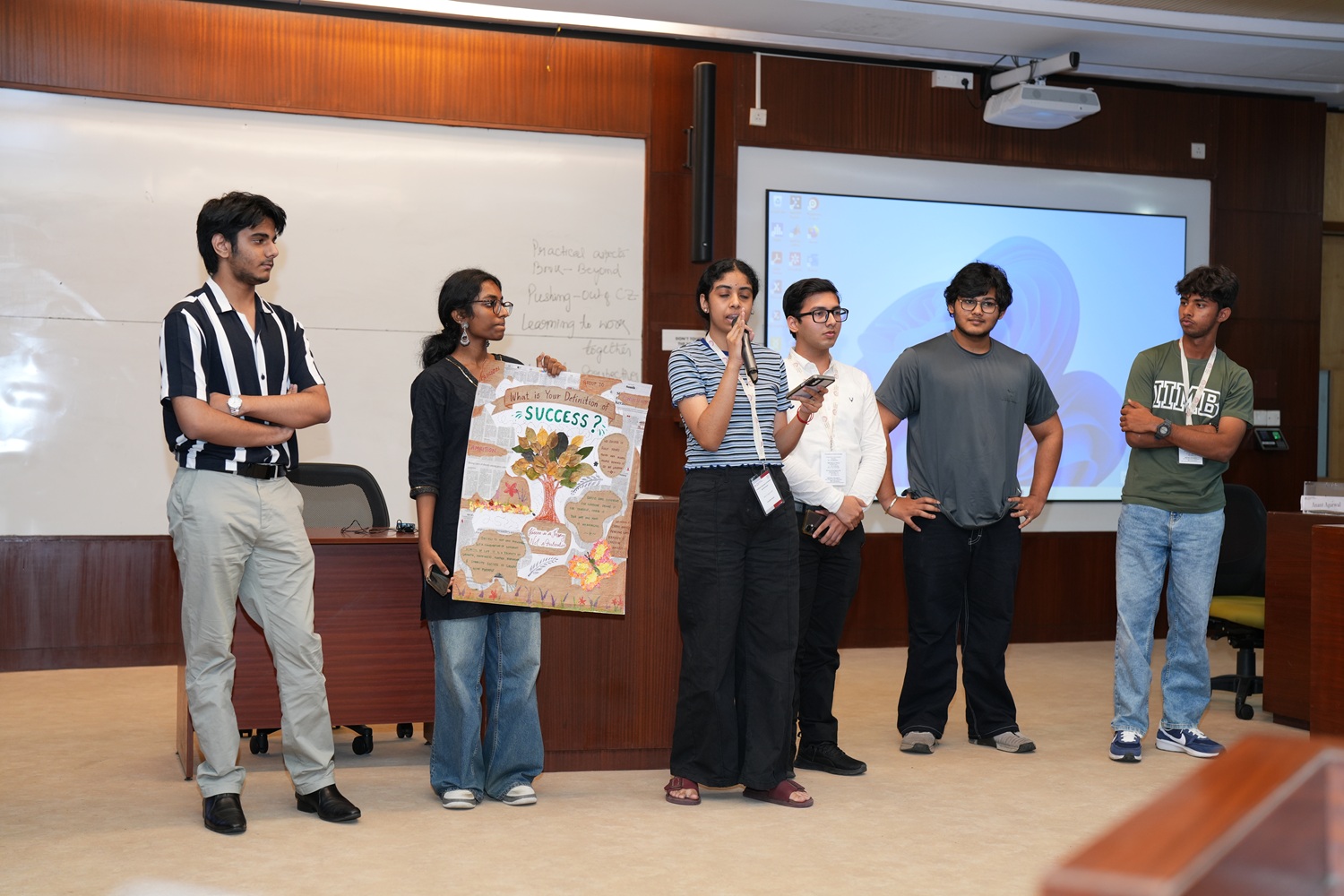 A glimpse of the participants during the poster presentation.  