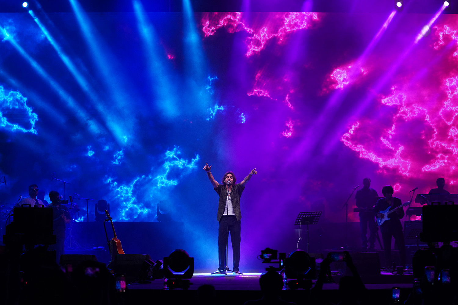 Gajendra Verma performs live during Bollywood Night on Day 2, Pro-show.