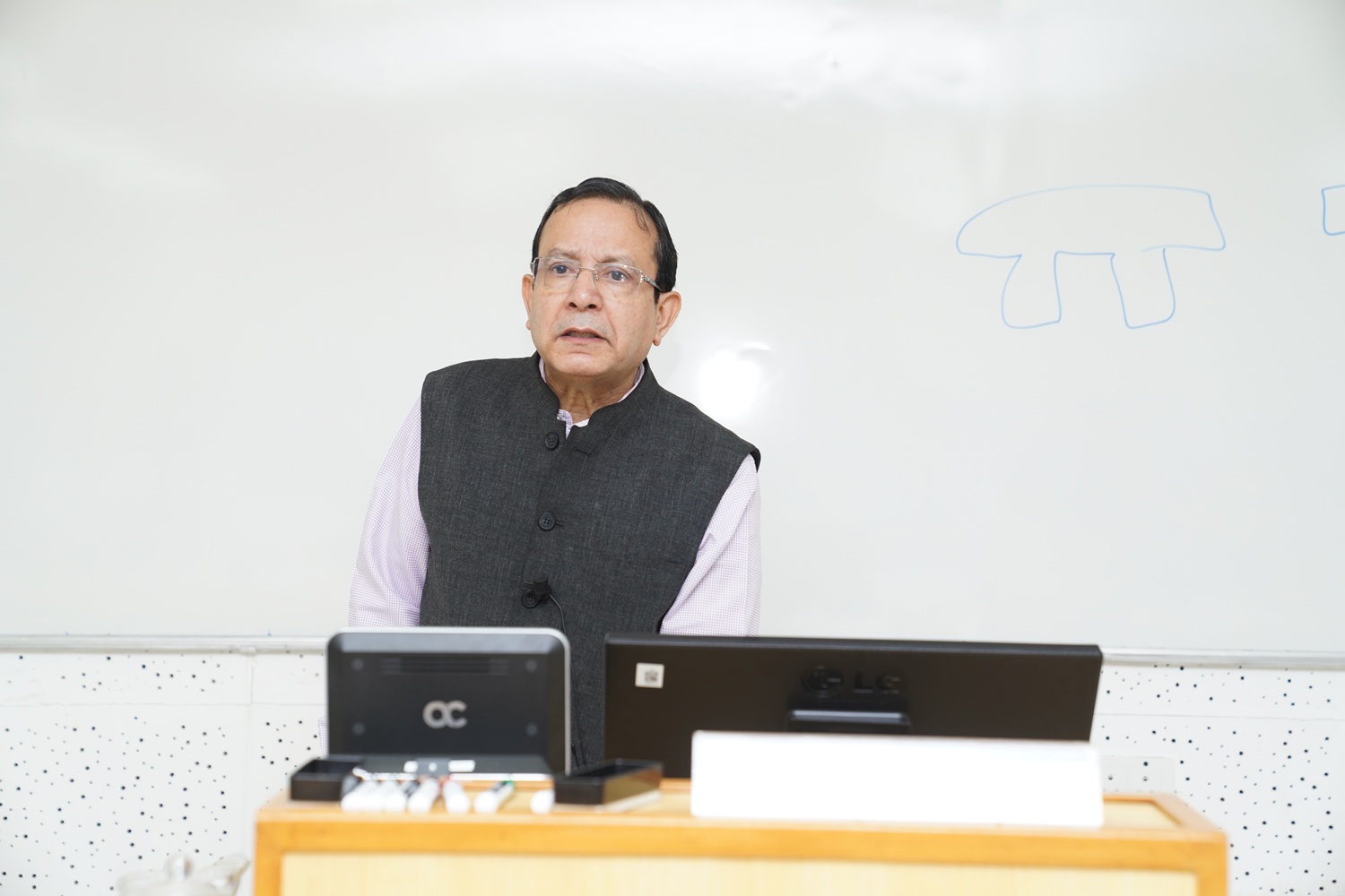 Prof. Gopal Mahapatra, OBHRM area, delivers a session on ‘Emotional Resilience and Self-Management.’