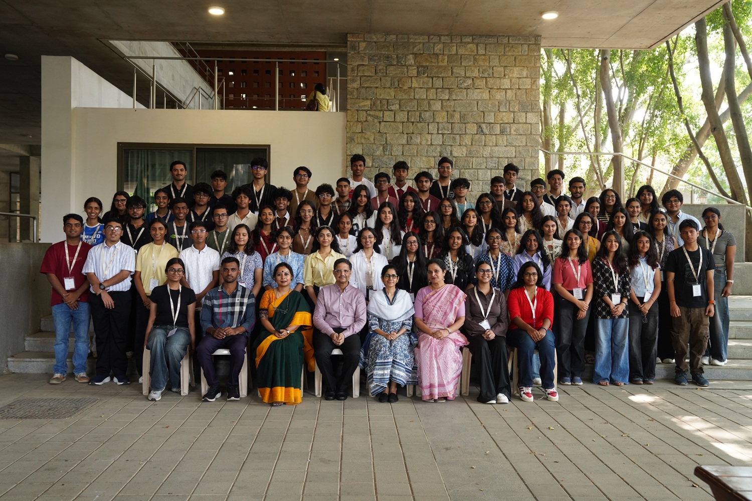 A group picture of the ECODS participants along with the CTL team and senior IIMB faculty. 