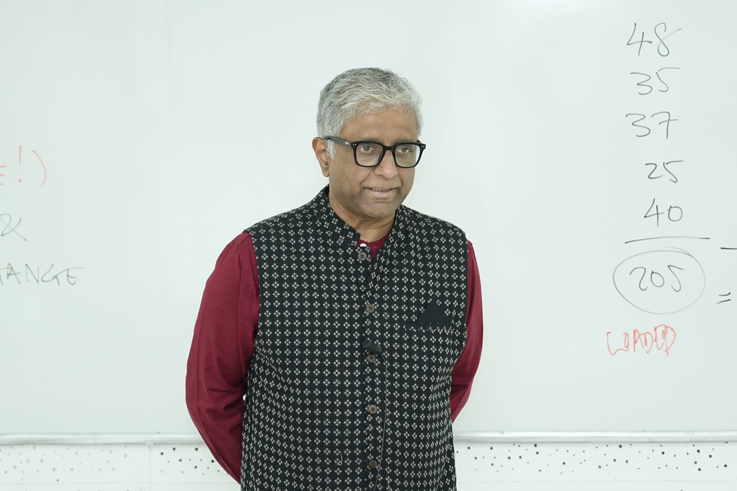 Prof. Shankar Venkatagiri, Information Systems area, IIMB, delivers a session on ‘Negotiation.’