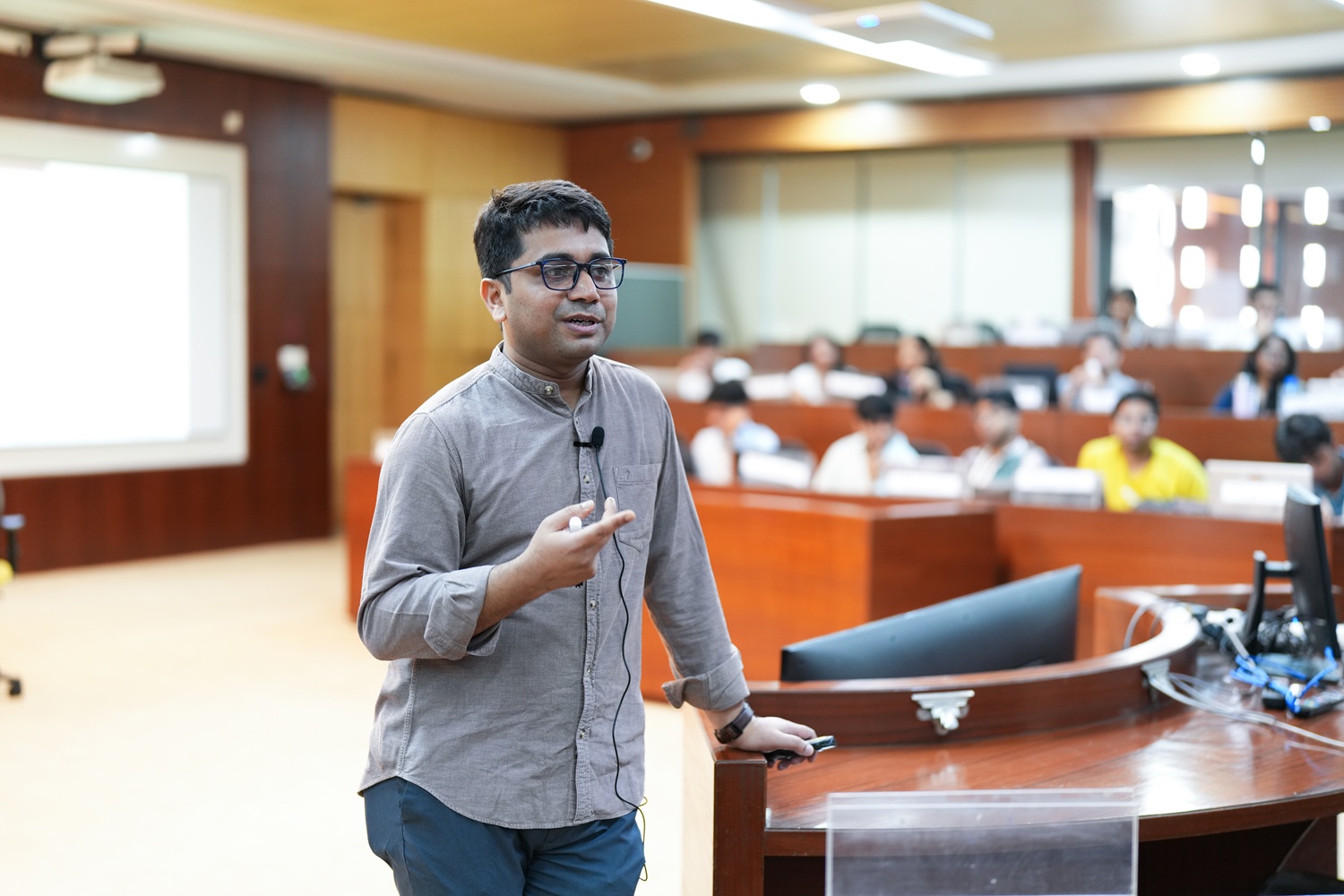 Prof. Soudeep Deb, Chairperson, Decision Sciences area, leading the cohort in hands-on applications of concepts such as probability and data-driven decision-making during his session on Data Science.
