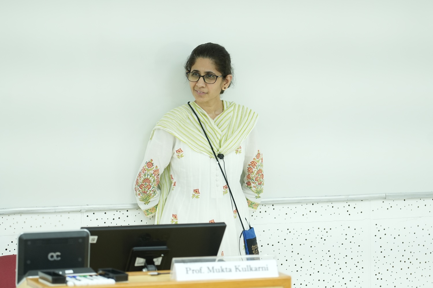 Prof. Mukta Kulkarni, Dean, Programmes, and faculty of the OBHRM area, delivers a session on ‘Decision Making.’