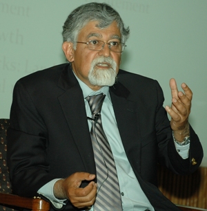 Dr Arvind Virmani delivers public lecture at IIMB