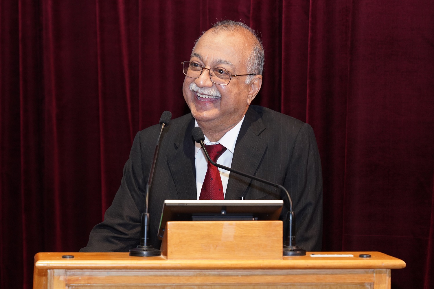 Dr. H Sudarshan Ballal, MD, FRCP (London), Chairman, MHEPL, Manipal Hospitals, delivers the keynote address at the valedictory ceremony for Batch 3 of the Professional Certificate in Hospital Management (PCHM), a programme offered by IIMB’s digital learning initiative, IIMBx.