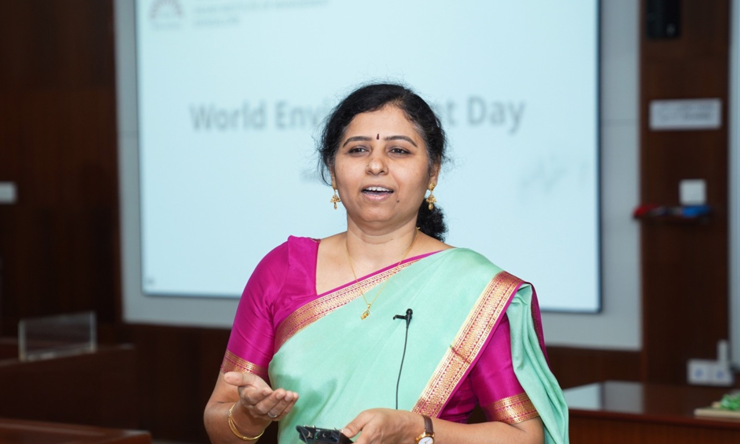 Prof. Haritha Saranga, Chairperson – Sustainability Taskforce and faculty in the Production & Operations Management area at IIMB, presented the Sustainability Report to members of the IIMB community during the World Environment Day celebrations on 5 June 2025.