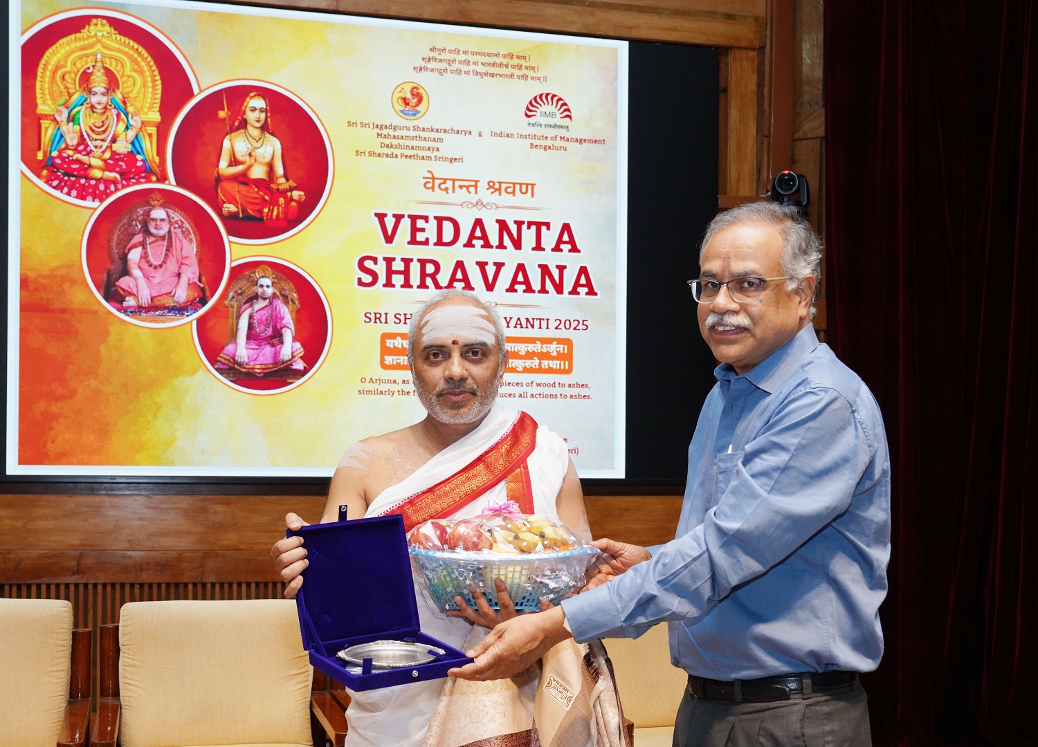 Professor M. Jayadev, Finance & Accounting Dean, Administration, IIMB, felicitated Vidwan Dr. Chandra Sekhar Tekal.