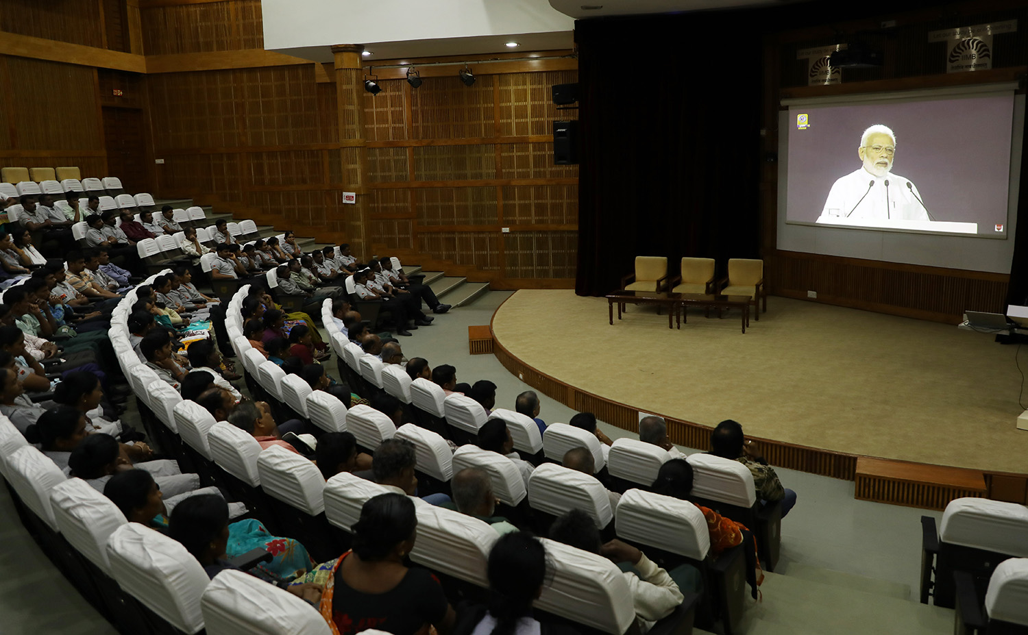 IIMB celebrates the launch of ‘Fit India’ with pledge-taking and a walkathon on campus on August 29