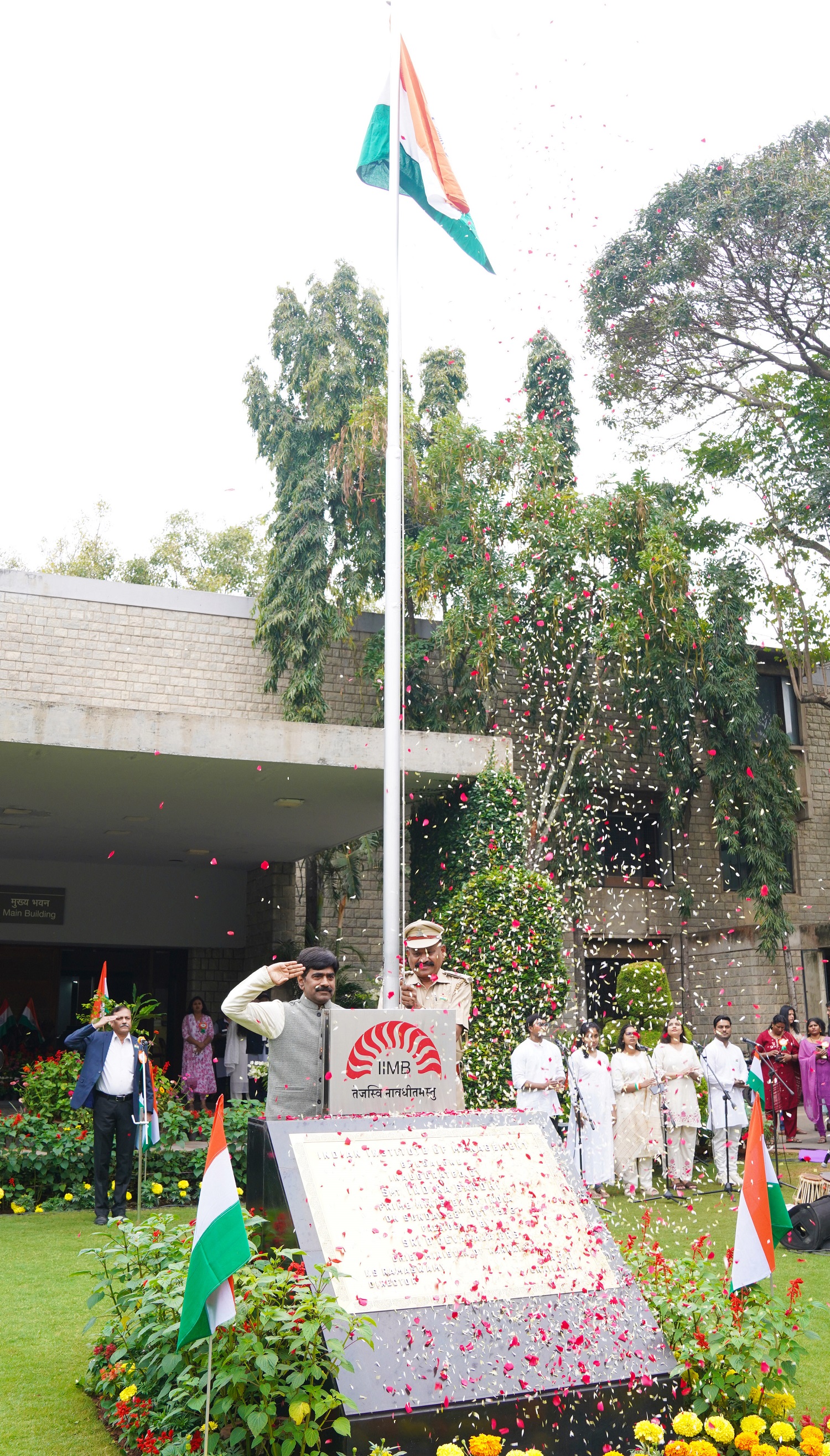 Professor U Dinesh Kumar, Director In-charge, IIM Bangalore, unfurls the national flag during the Republic Day celebrations at IIMB, on 26th January 2026. 