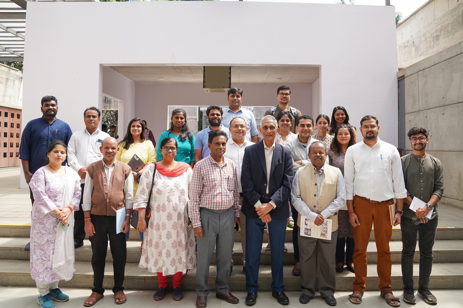 The speaker Shri Parameswaran Iyer, Prof. Gopal Naik, Jal Jeevan Mission Chair Professor and Chairperson, Centre for Public Policy, IIM Bangalore, and other members of CPP, after the talk. 