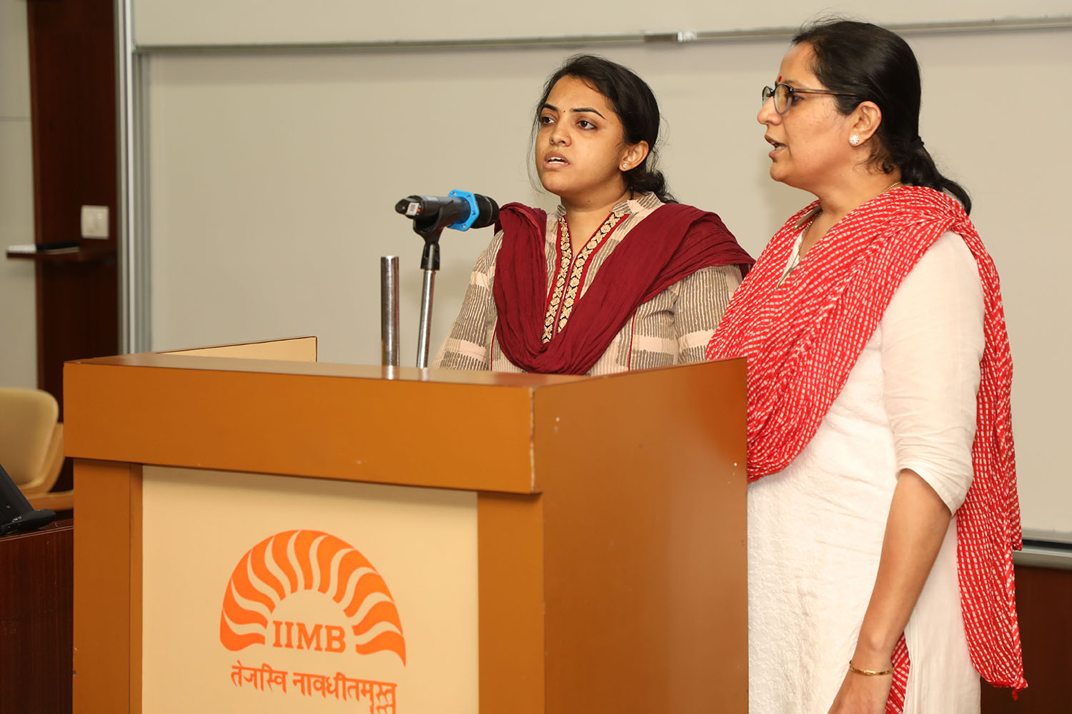 IIMB staff participate in the patriotic song competition during the celebrations.