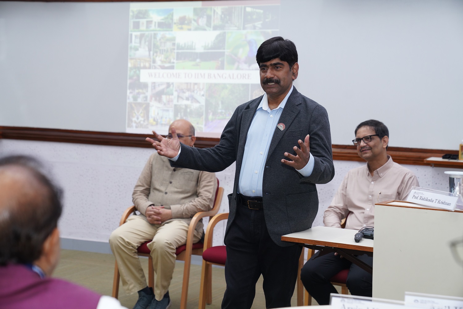 Prof. U Dinesh Kumar, Director In-charge, IIM Bangalore, welcomes the participants of the ‘Academic Leadership Programme’ conducted by the Centre for Teaching and Learning, supported by the Department of Higher Education, Ministry of Education, Government of India, from 1st to 5th December 2025.