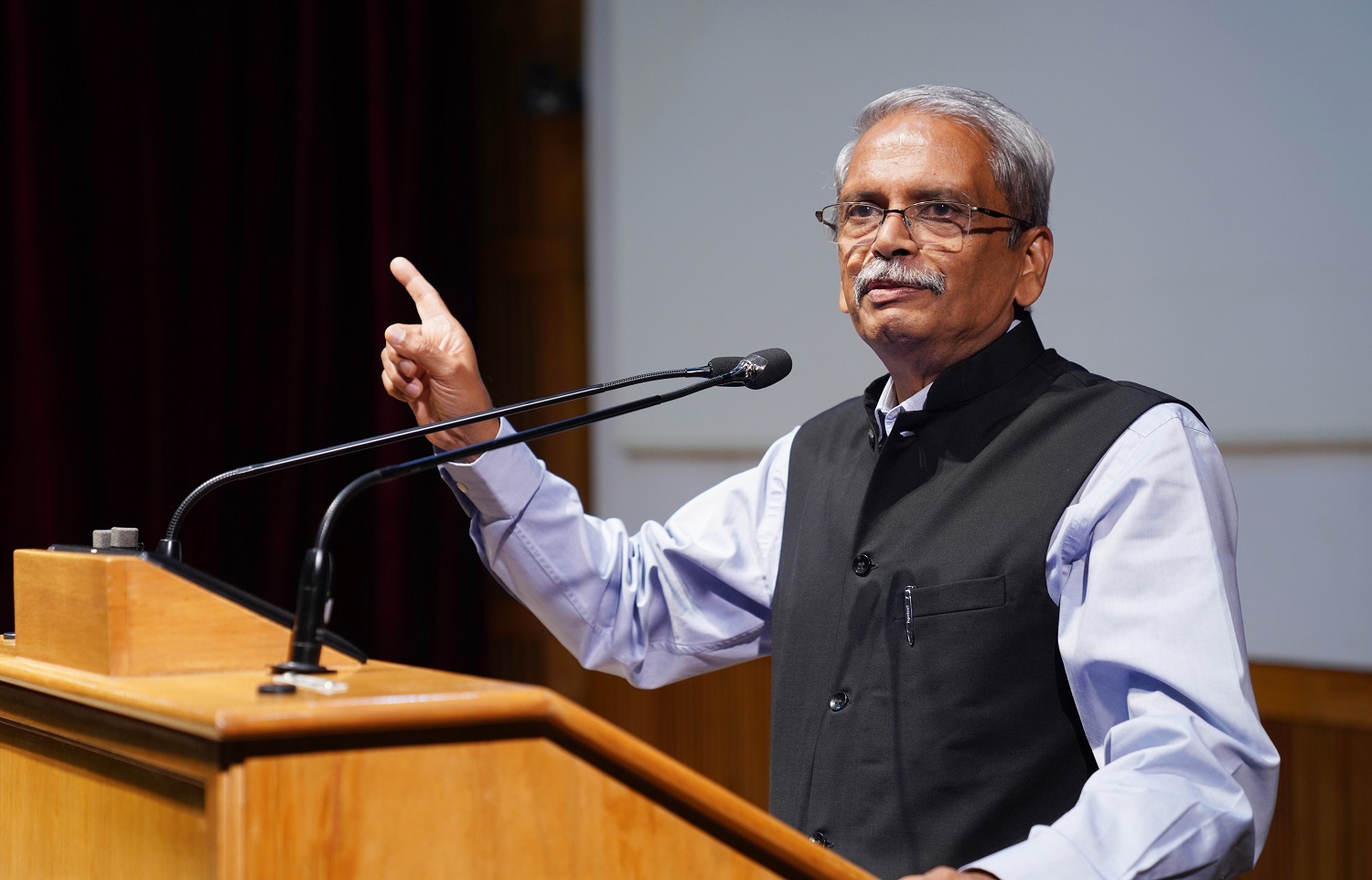 Kris Gopalakrishnan, Co-Founder of Infosys, speaks on ‘Transitioning into a World of Machine Super-Intelligence’. 