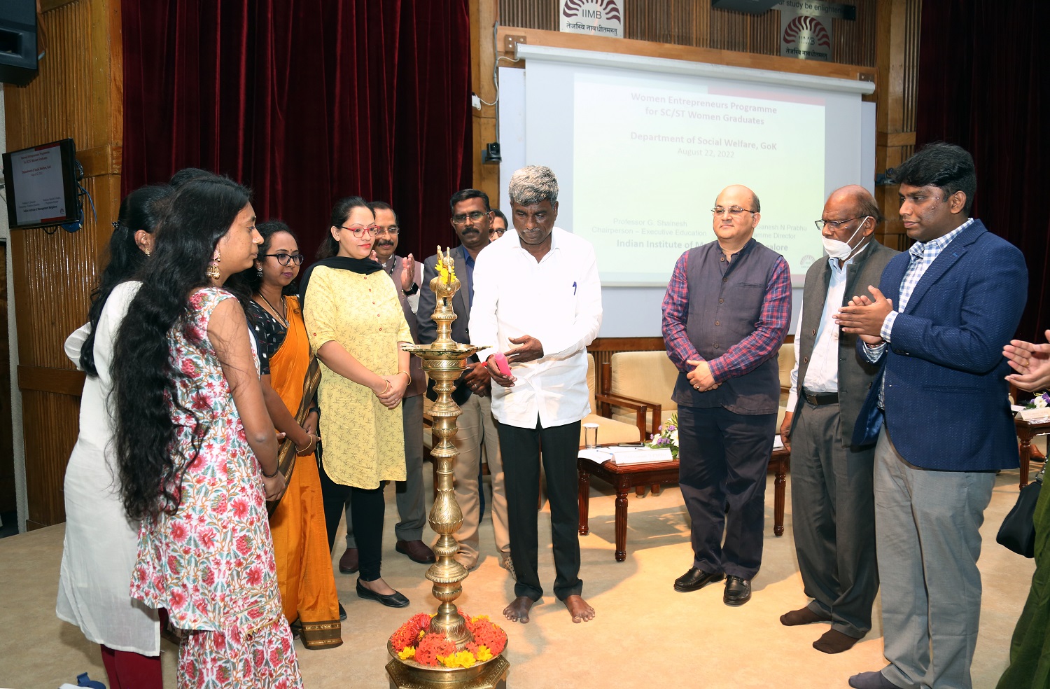 Shri. Kota Srinivas Poojary, Minister for Social Welfare and Backward Classes, inaugurates the Entrepreneurship training program for SC/ST women graduates in Karnataka, on 22nd August 2022, at IIMB. 